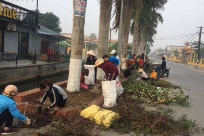 Trường mầm non Hải Vân tích cực tham gia tổng vệ sinh môi trường trên địa bàn xã